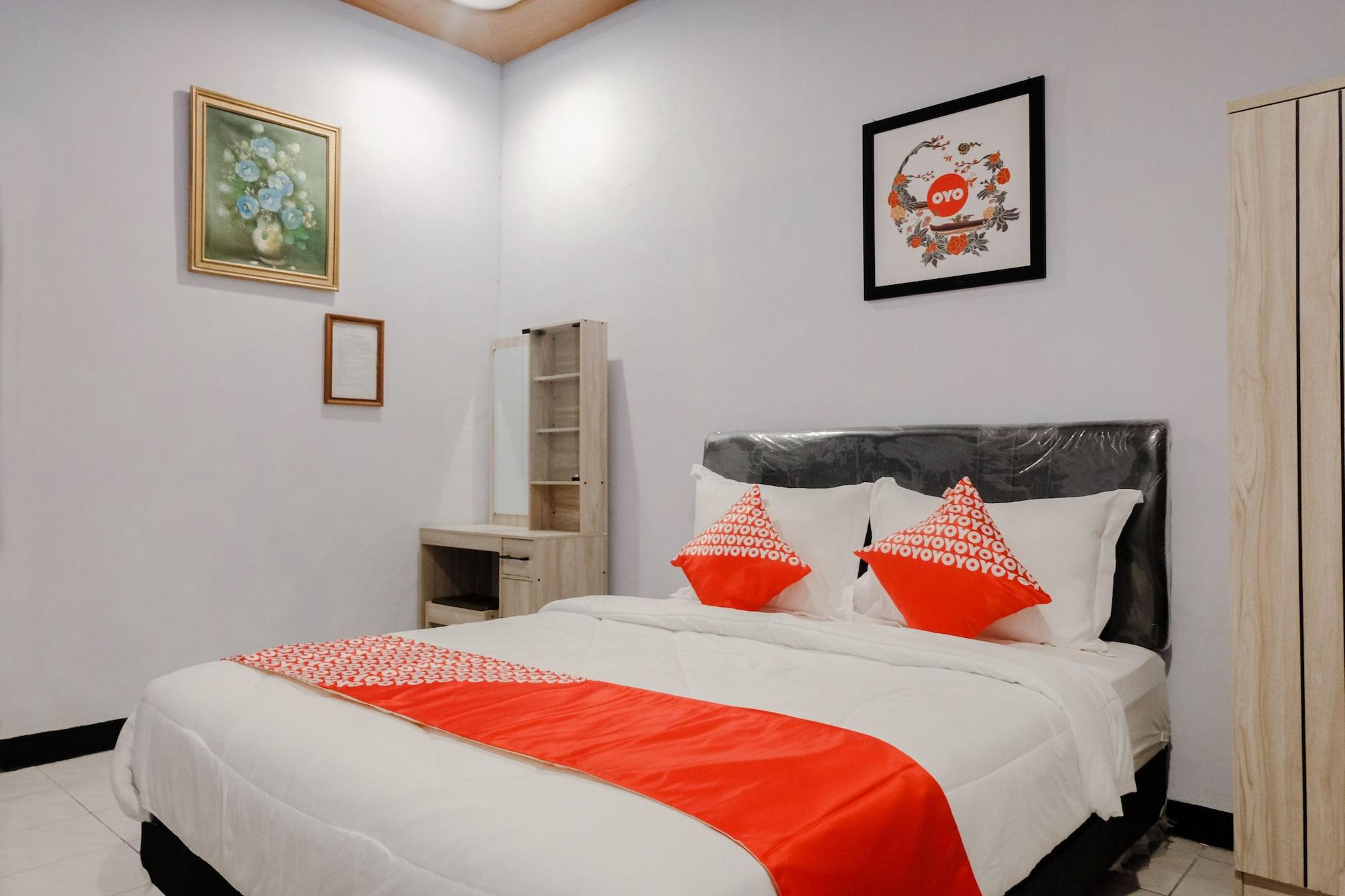 Hotel Palem 1 Syariah Redpartner Malang Exterior foto