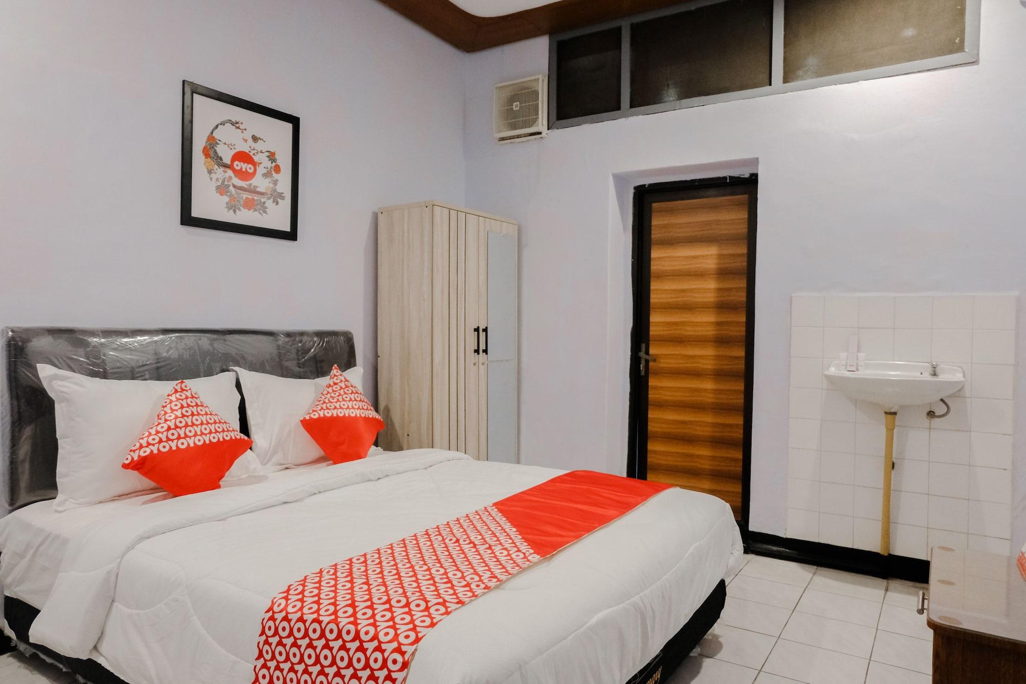 Hotel Palem 1 Syariah Redpartner Malang Exterior foto