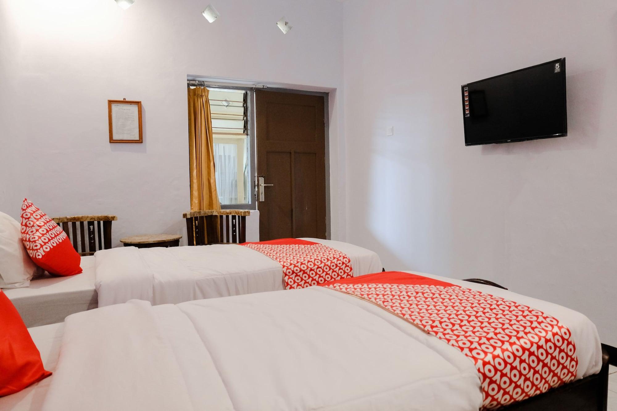Hotel Palem 1 Syariah Redpartner Malang Exterior foto