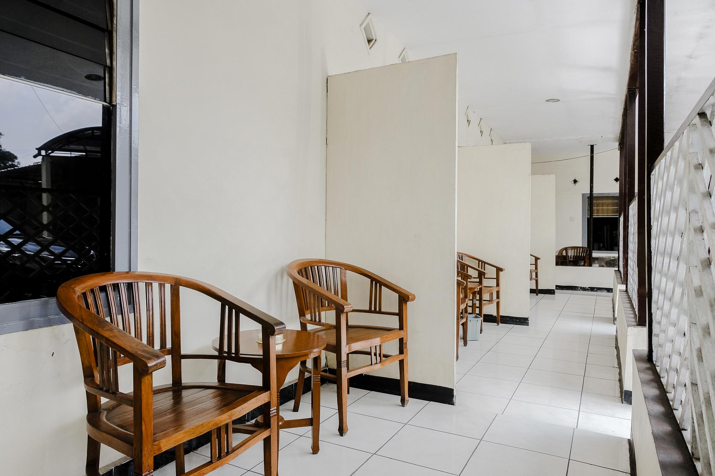 Hotel Palem 1 Syariah Redpartner Malang Exterior foto