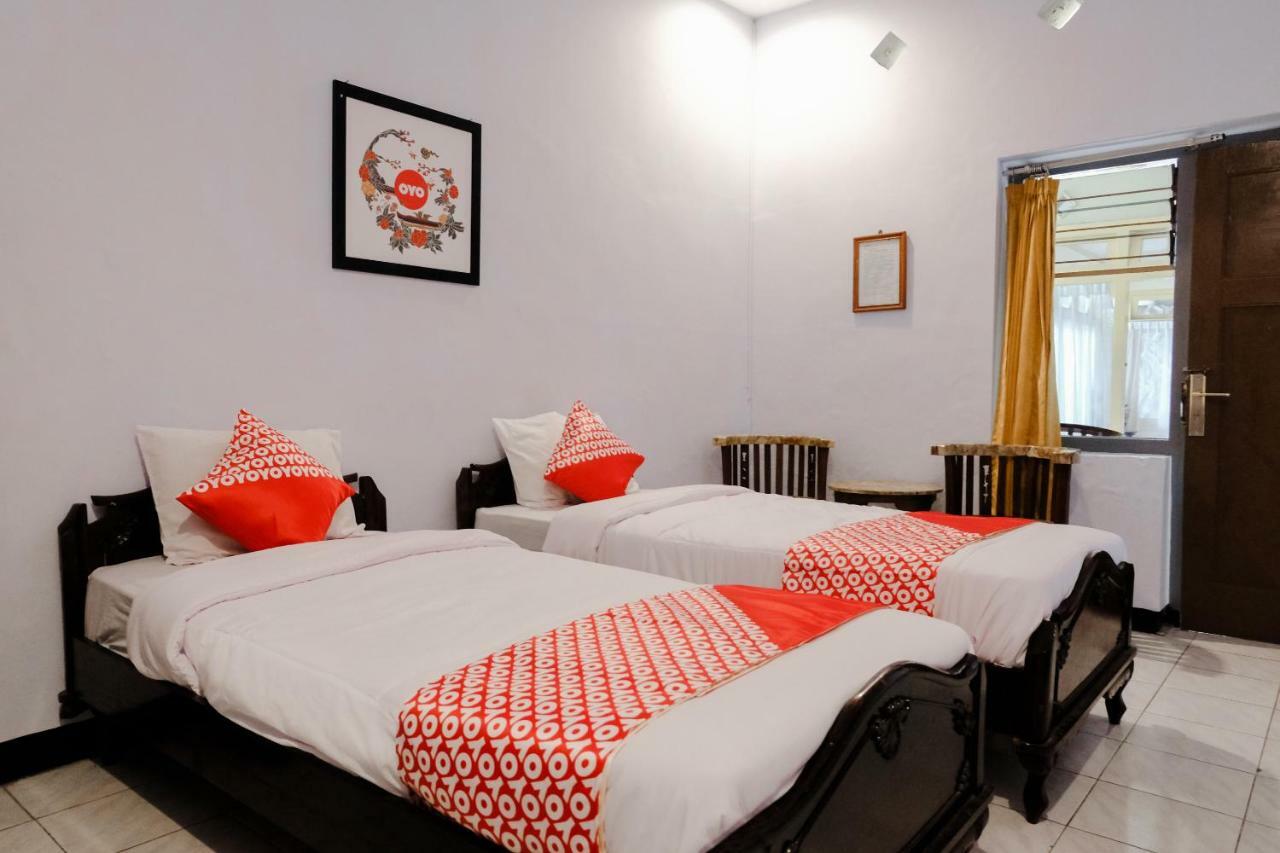 Hotel Palem 1 Syariah Redpartner Malang Habitación foto